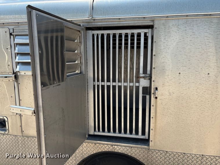 image for item EU0034 2014 Ford F250 Super Duty animal control pickup truck