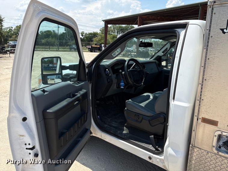 image for item EU0034 2014 Ford F250 Super Duty animal control pickup truck