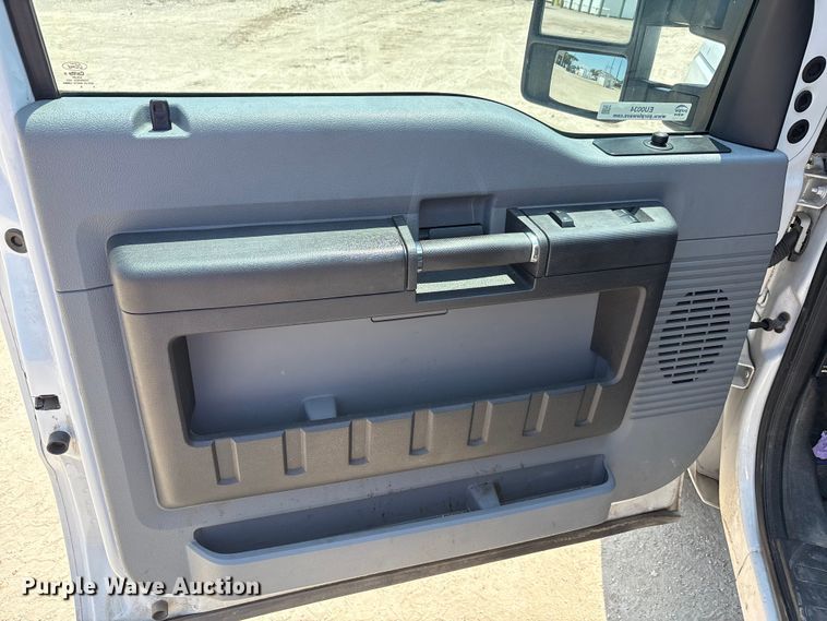 image for item EU0034 2014 Ford F250 Super Duty animal control pickup truck