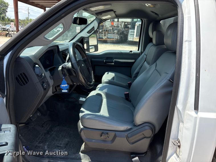 image for item EU0034 2014 Ford F250 Super Duty animal control pickup truck