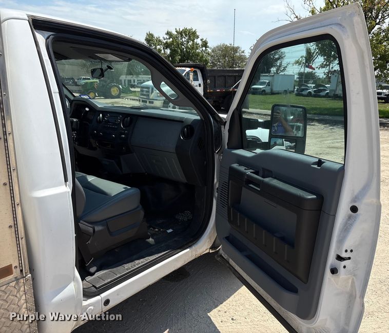 image for item EU0034 2014 Ford F250 Super Duty animal control pickup truck