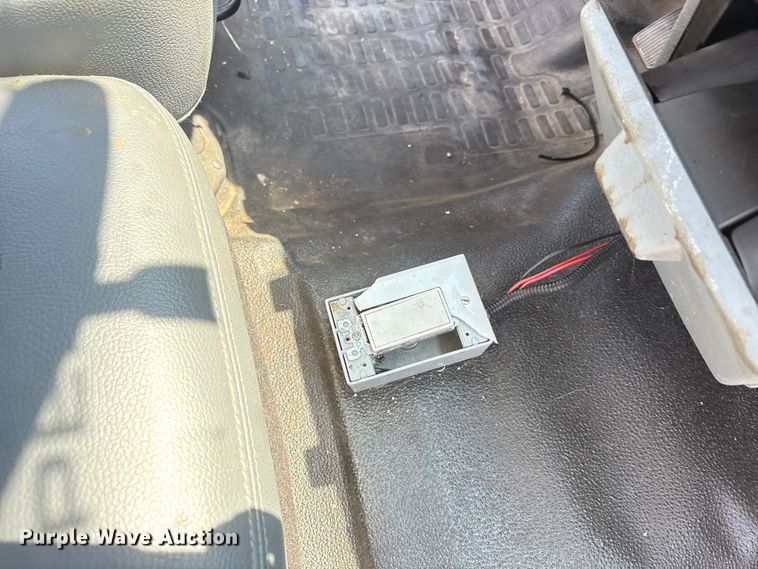 image for item EU0034 2014 Ford F250 Super Duty animal control pickup truck