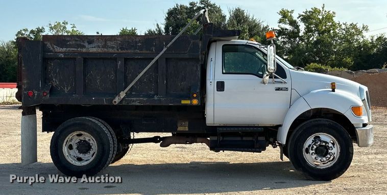 image for item EU0047 2009 Ford F750 dump truck