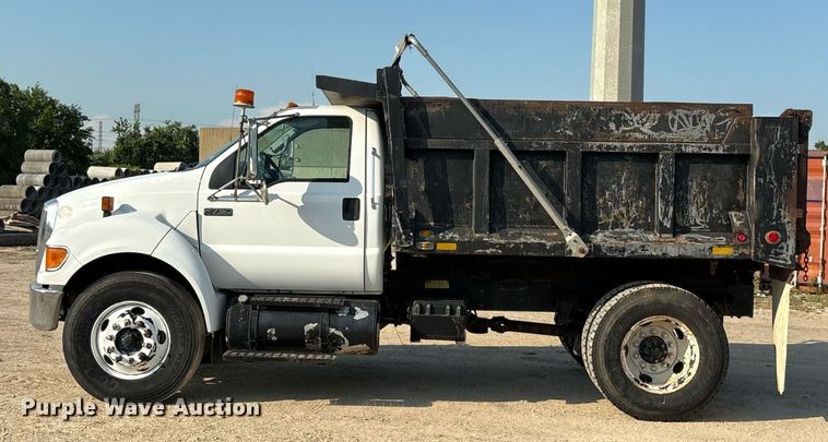image for item EU0047 2009 Ford F750 dump truck