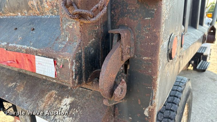 image for item EU0047 2009 Ford F750 dump truck