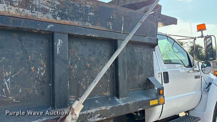 image for item EU0047 2009 Ford F750 dump truck