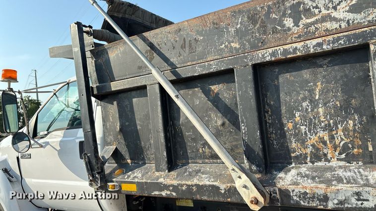 image for item EU0047 2009 Ford F750 dump truck