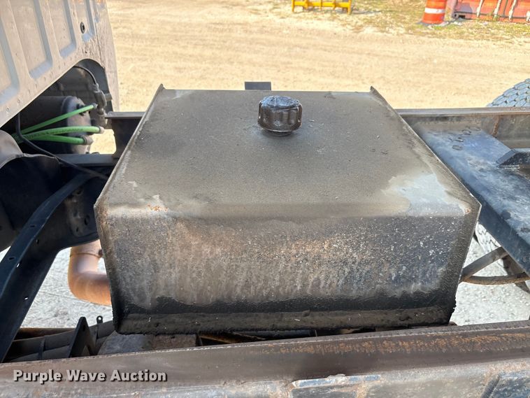 image for item EU0047 2009 Ford F750 dump truck