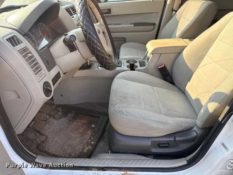 image for item EU0052 2010 Ford Escape Hybrid SUV