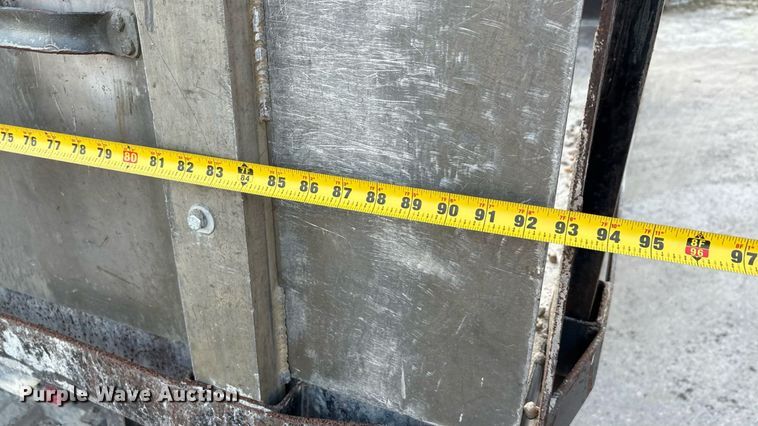 image for item EU0054 2008 Ford F350 Super Duty Crew Cab dump bed pickup truck