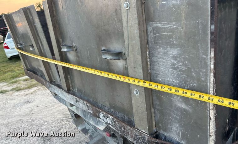 image for item EU0054 2008 Ford F350 Super Duty Crew Cab dump bed pickup truck