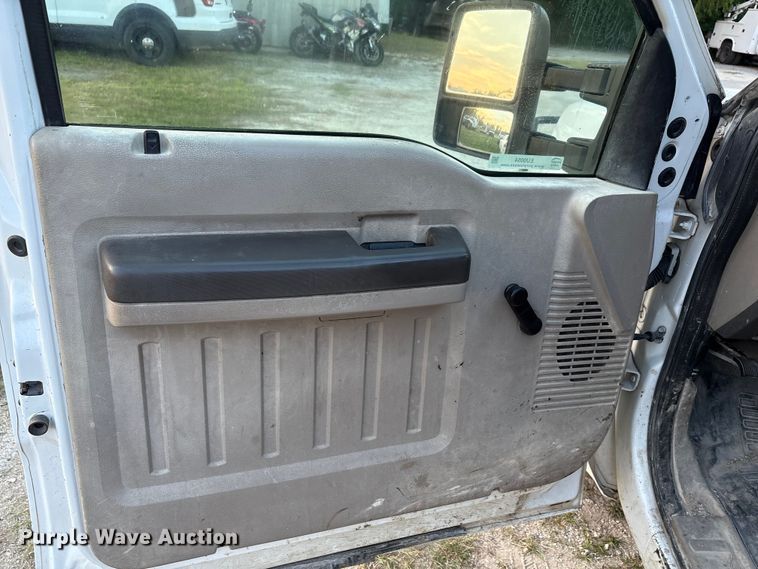 image for item EU0054 2008 Ford F350 Super Duty Crew Cab dump bed pickup truck