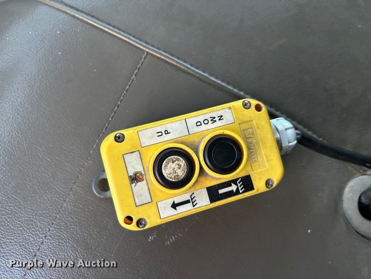 image for item EU0054 2008 Ford F350 Super Duty Crew Cab dump bed pickup truck