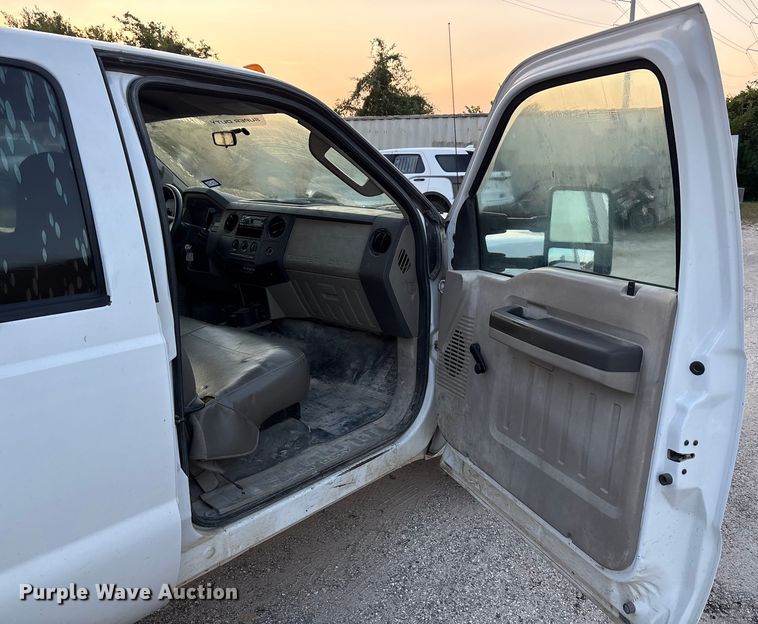 image for item EU0054 2008 Ford F350 Super Duty Crew Cab dump bed pickup truck