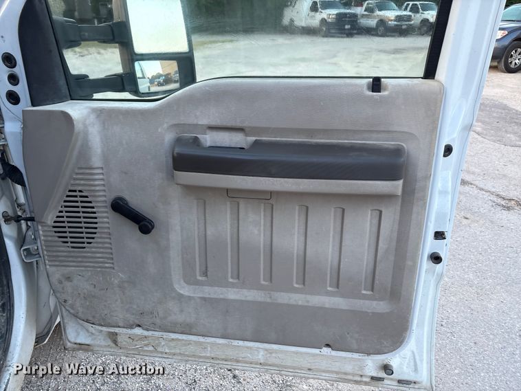 image for item EU0054 2008 Ford F350 Super Duty Crew Cab dump bed pickup truck