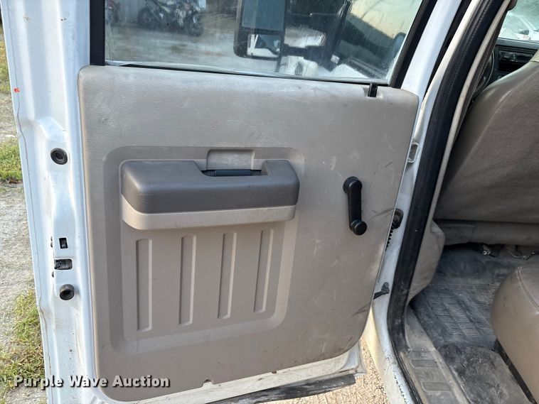 image for item EU0054 2008 Ford F350 Super Duty Crew Cab dump bed pickup truck