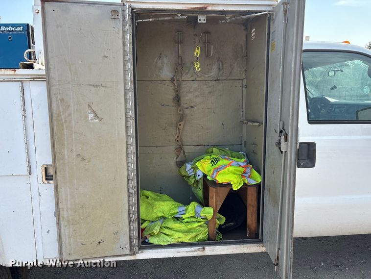 image for item EU0055 2009 Ford F550 utility / service truck