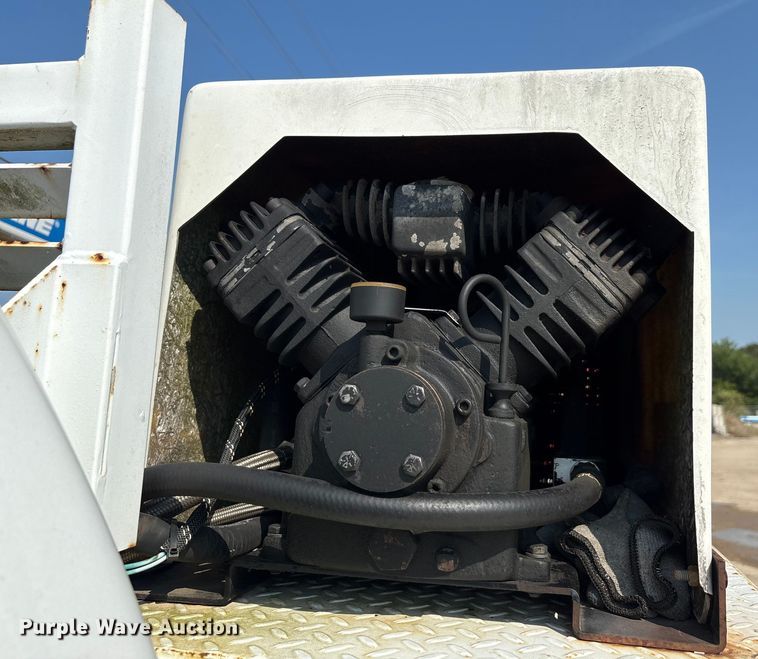 image for item EU0055 2009 Ford F550 utility / service truck