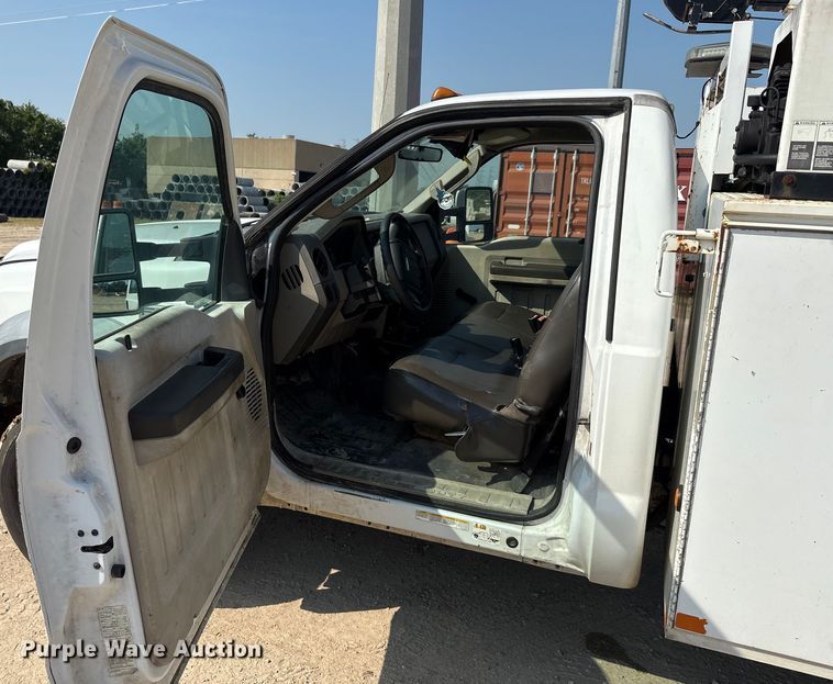 image for item EU0055 2009 Ford F550 utility / service truck