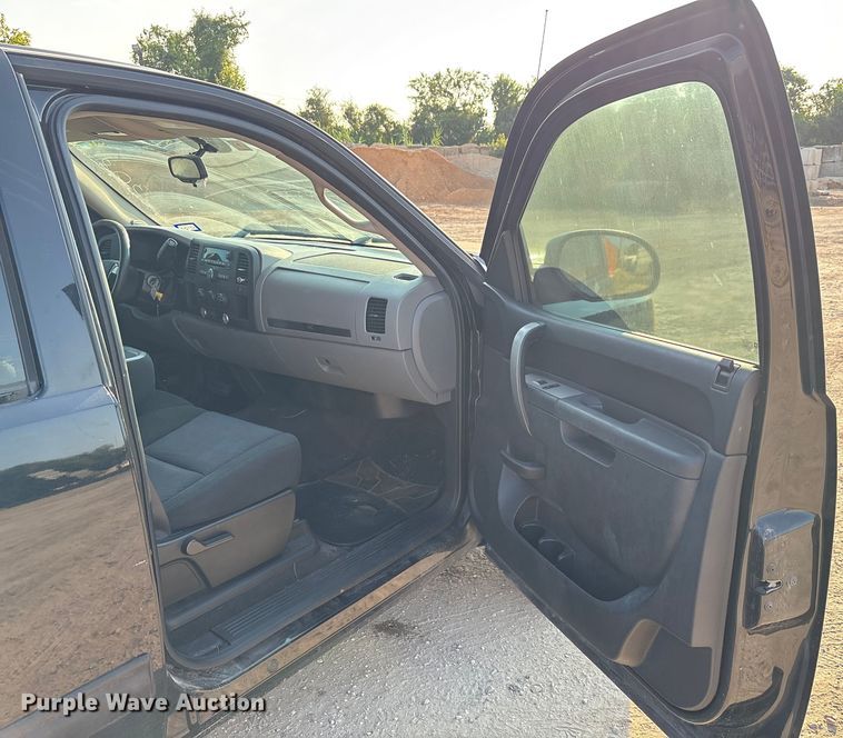 image for item EU0059 2010 Chevrolet Silverado 1500 Crew Cab pickup truck