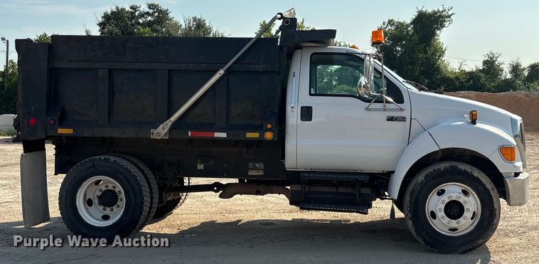 image for item EU0063 2009 Ford F750 dump truck
