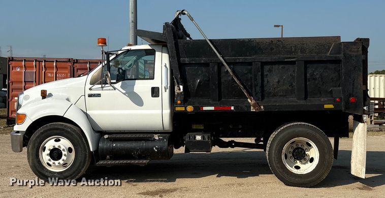 image for item EU0063 2009 Ford F750 dump truck