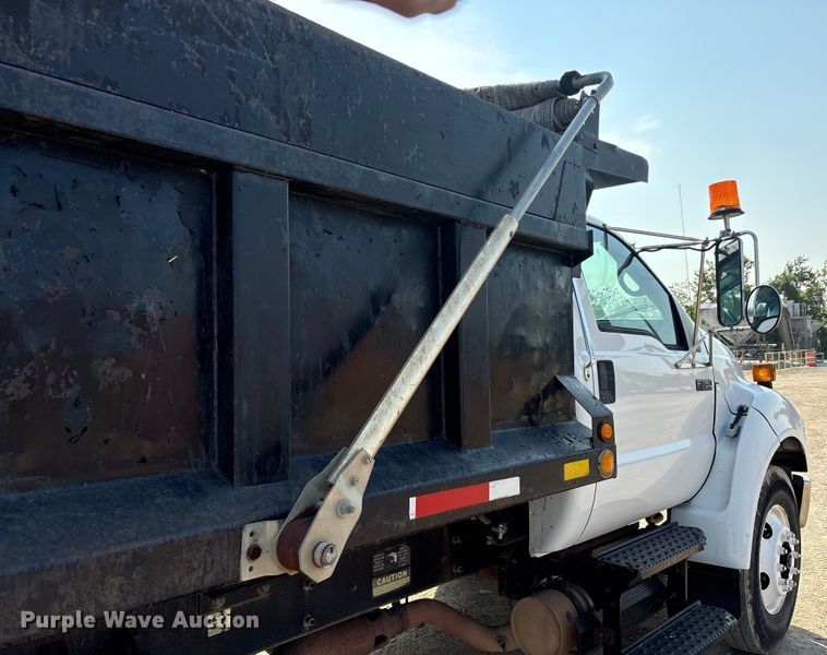 image for item EU0063 2009 Ford F750 dump truck