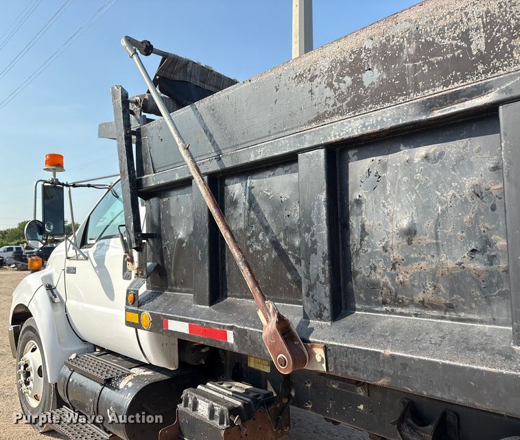 image for item EU0063 2009 Ford F750 dump truck