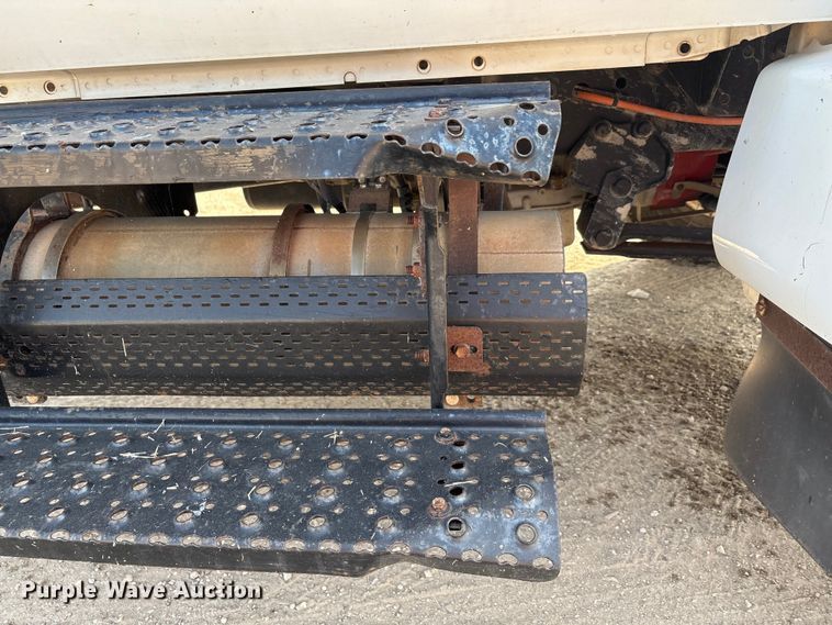 image for item EU0063 2009 Ford F750 dump truck