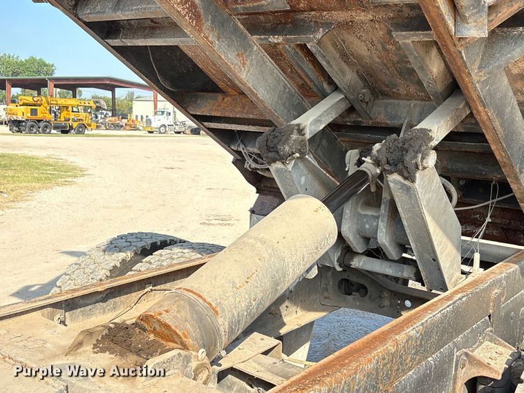 image for item EU0063 2009 Ford F750 dump truck