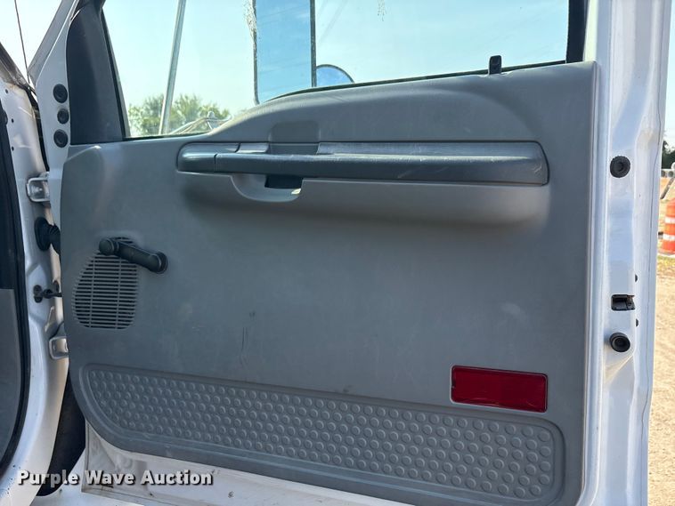 image for item EU0063 2009 Ford F750 dump truck