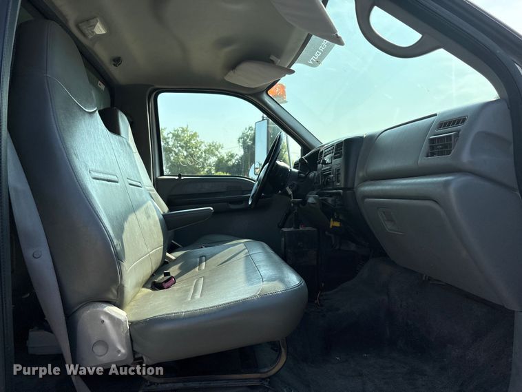 image for item EU0063 2009 Ford F750 dump truck