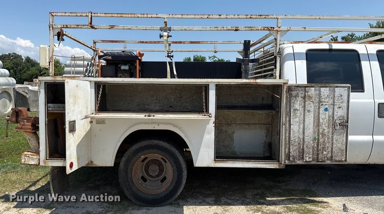 image for item EU0064 2010 Ford F350 Super Duty Crew Cab utility bed pickup truck