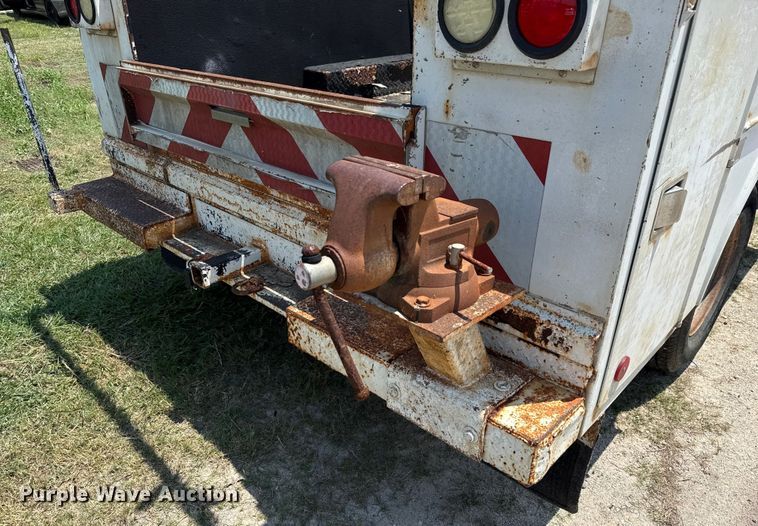 image for item EU0064 2010 Ford F350 Super Duty Crew Cab utility bed pickup truck