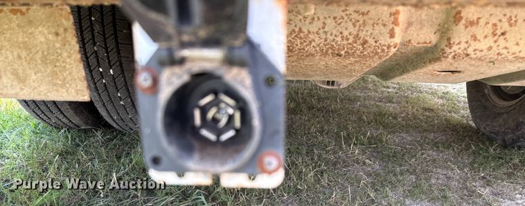 image for item EU0064 2010 Ford F350 Super Duty Crew Cab utility bed pickup truck