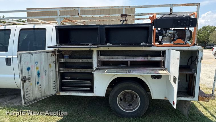 image for item EU0064 2010 Ford F350 Super Duty Crew Cab utility bed pickup truck