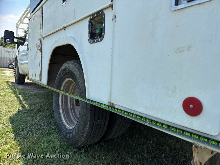 image for item EU0064 2010 Ford F350 Super Duty Crew Cab utility bed pickup truck