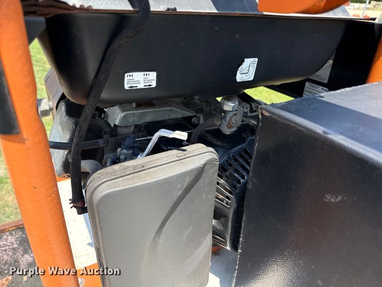 image for item EU0064 2010 Ford F350 Super Duty Crew Cab utility bed pickup truck