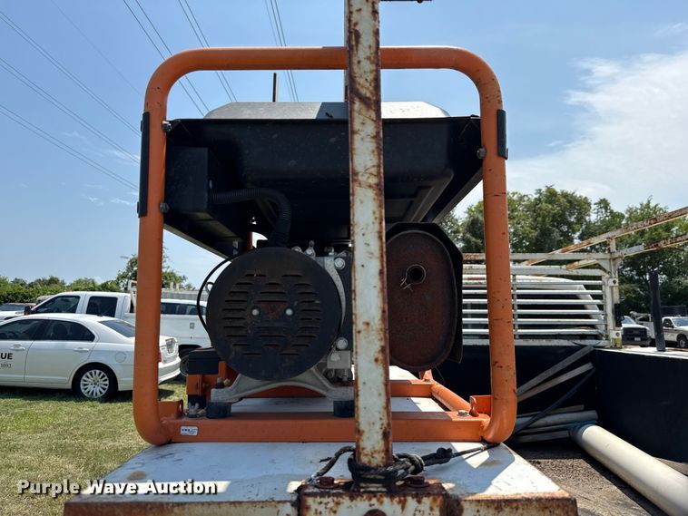 image for item EU0064 2010 Ford F350 Super Duty Crew Cab utility bed pickup truck