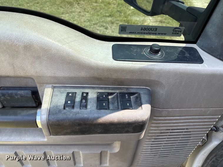 image for item EU0064 2010 Ford F350 Super Duty Crew Cab utility bed pickup truck