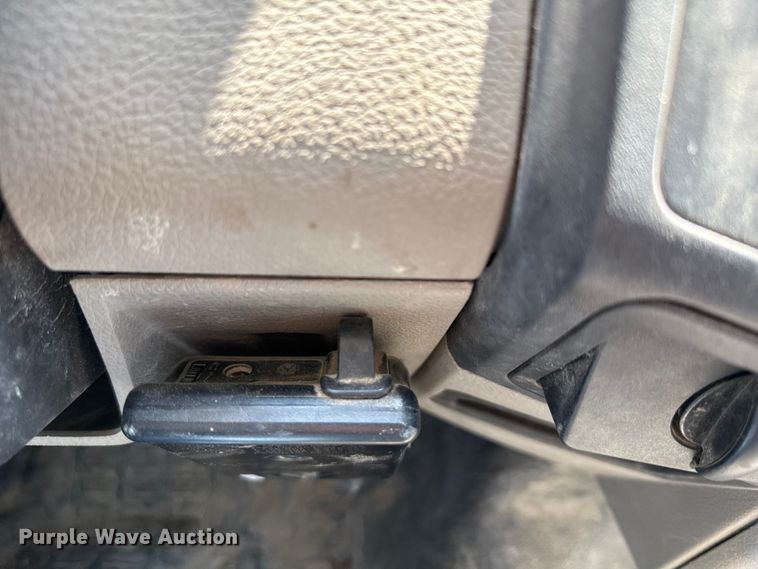 image for item EU0064 2010 Ford F350 Super Duty Crew Cab utility bed pickup truck