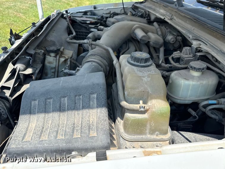 image for item EU0064 2010 Ford F350 Super Duty Crew Cab utility bed pickup truck