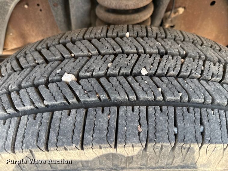 image for item EU0064 2010 Ford F350 Super Duty Crew Cab utility bed pickup truck