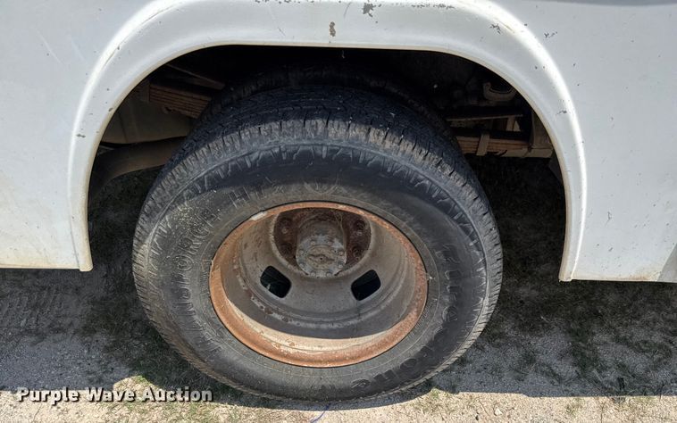 image for item EU0064 2010 Ford F350 Super Duty Crew Cab utility bed pickup truck