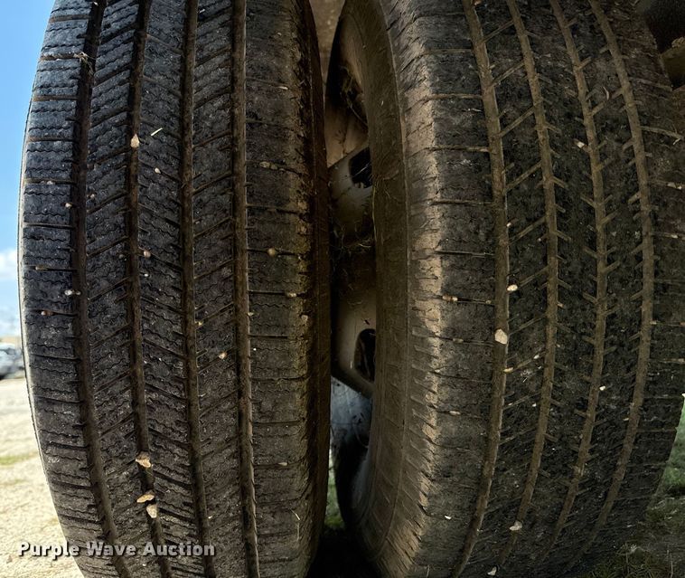 image for item EU0064 2010 Ford F350 Super Duty Crew Cab utility bed pickup truck