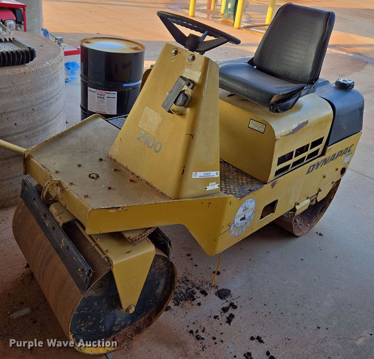 image for item EU3679 Dynapac 2100 double drum roller