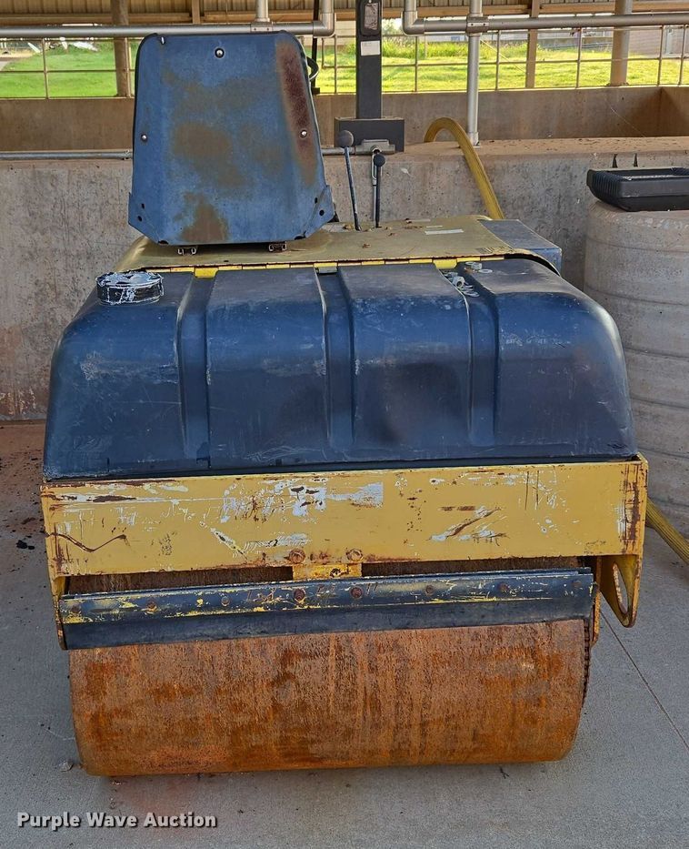 image for item EU3679 Dynapac 2100 double drum roller