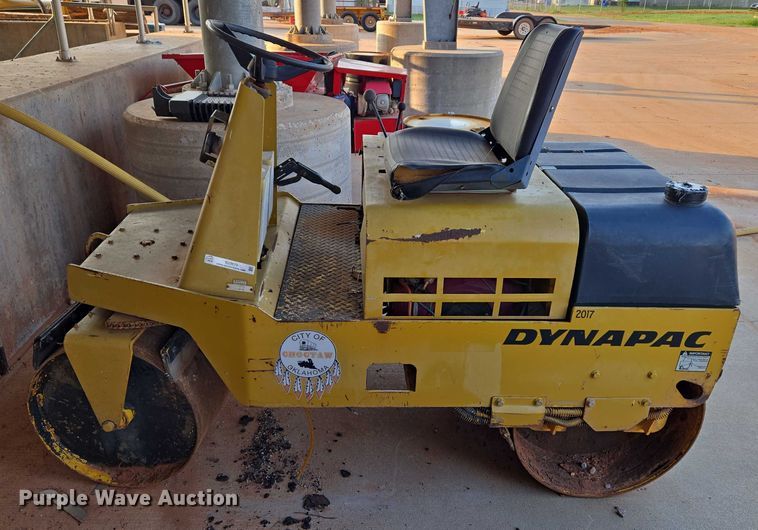 image for item EU3679 Dynapac 2100 double drum roller