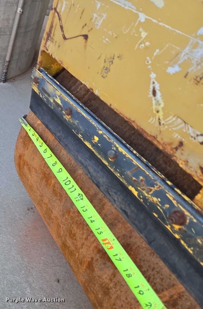 image for item EU3679 Dynapac 2100 double drum roller