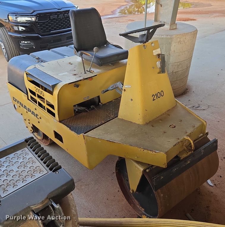 image for item EU3679 Dynapac 2100 double drum roller